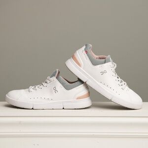 On The Roger Advantage White Pinks Women Tennis Shoe W Sz 10 Casual‎ Sneaker